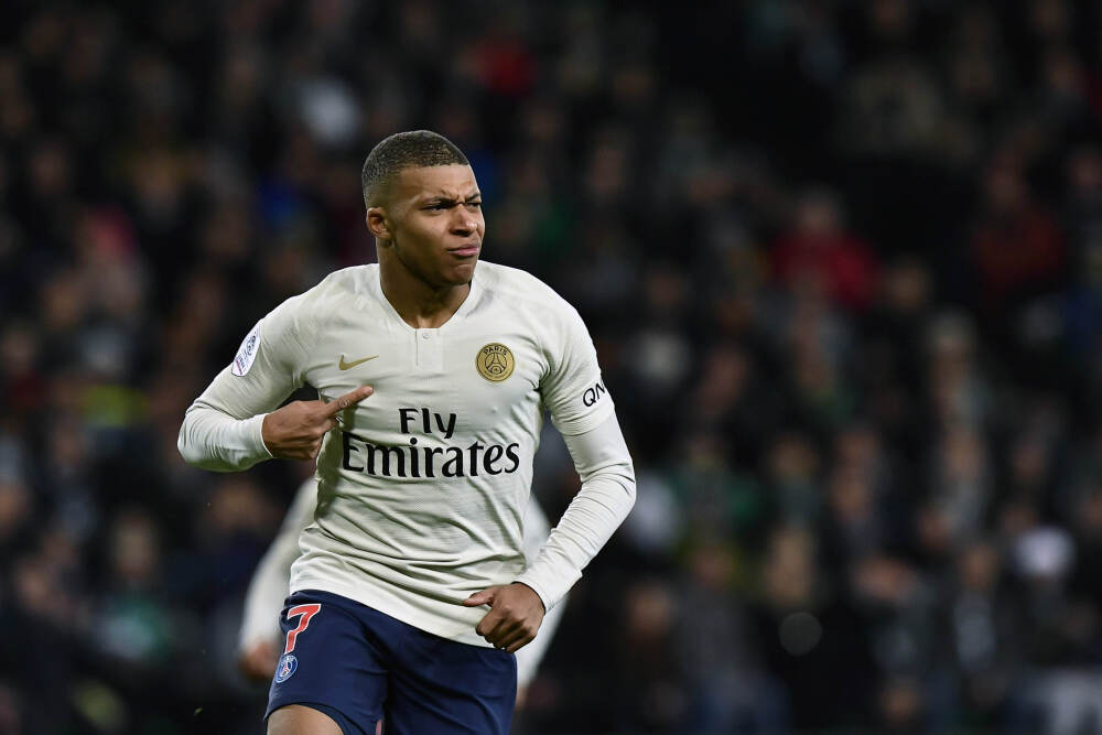 泡泡玛特马年新品还火吗？记者实探：新品仍秒空，老品补货并行